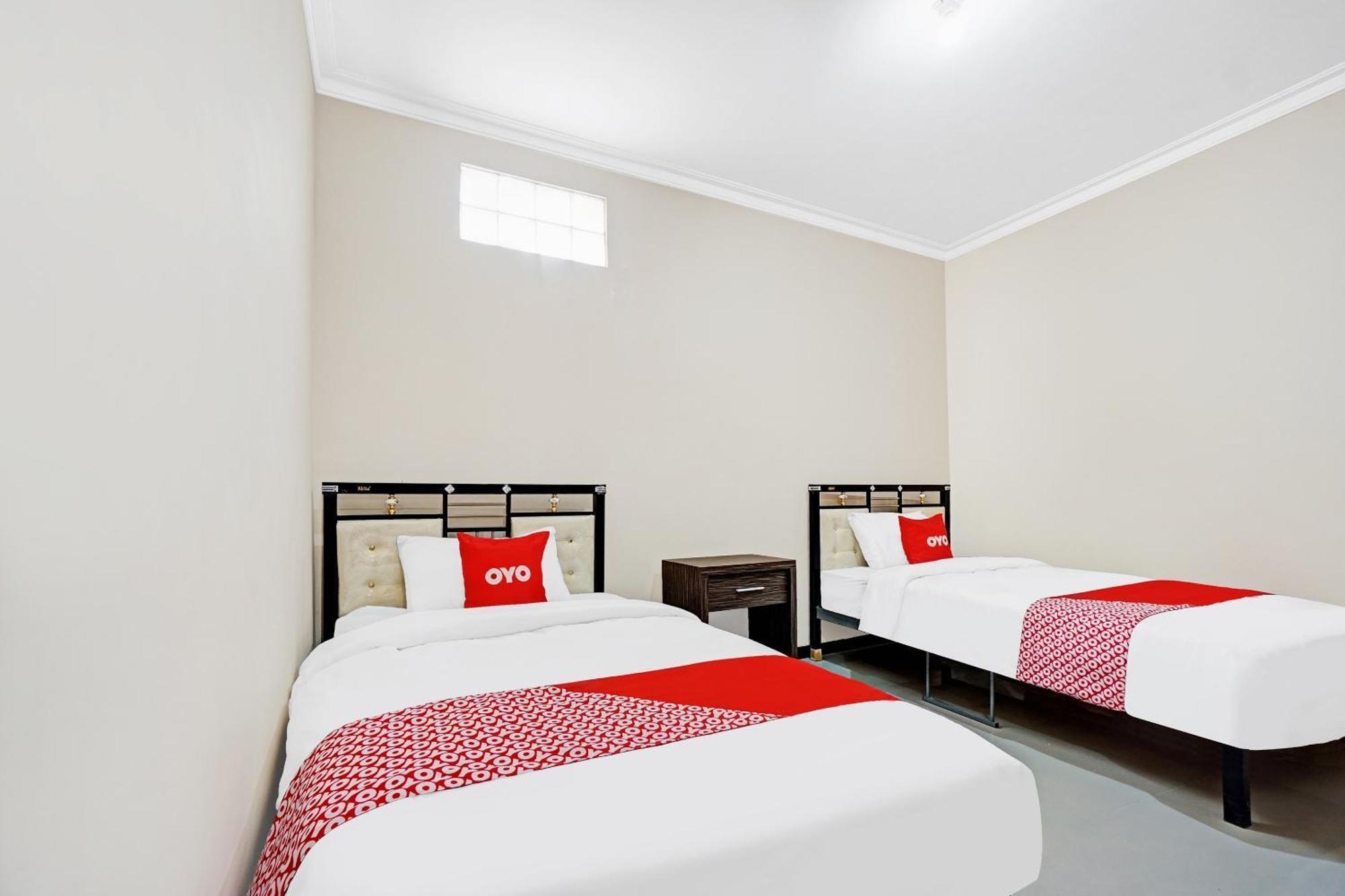 Avisha Guest House Syariah Маланг Экстерьер фото