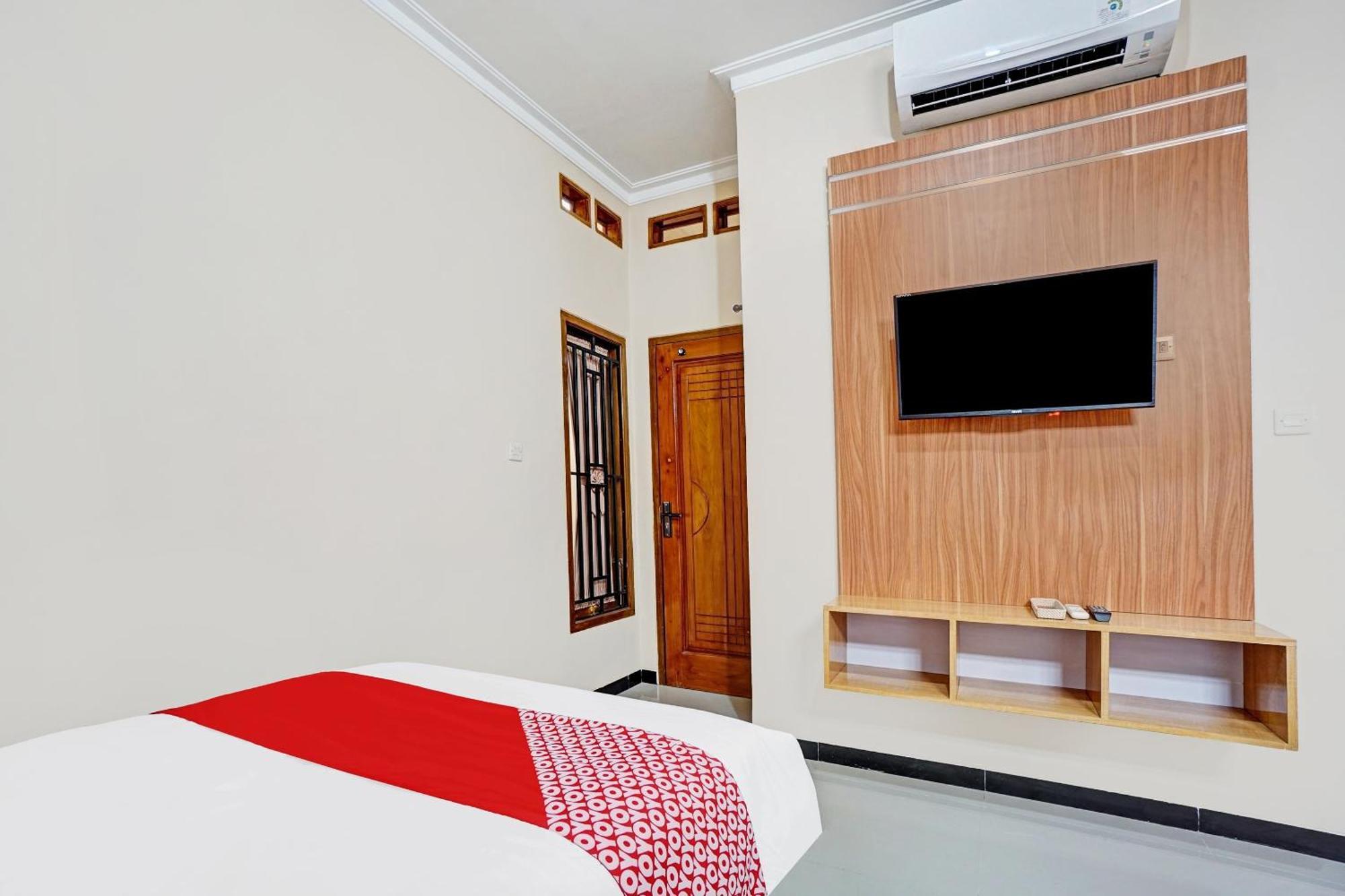 Avisha Guest House Syariah Маланг Экстерьер фото