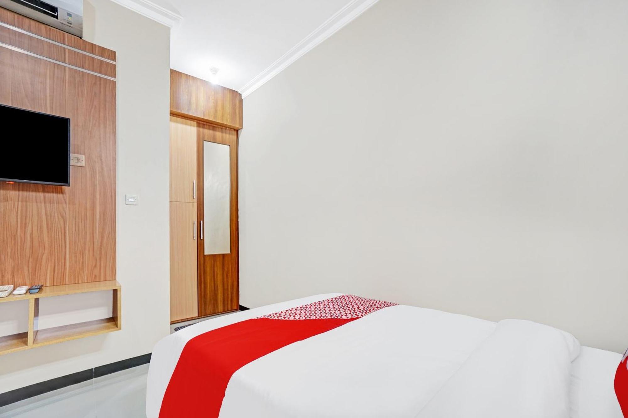 Avisha Guest House Syariah Маланг Экстерьер фото